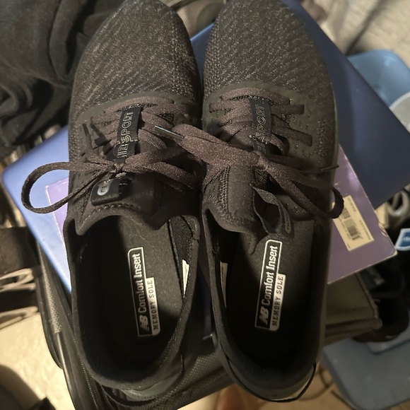 New Balance women’s 9.5 US EU41 memory sole worn once. Run narrow - Picture 4 of 4